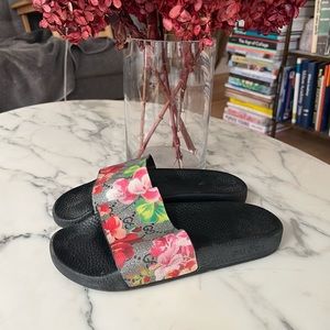 Gucci pursuit blooms pool slides